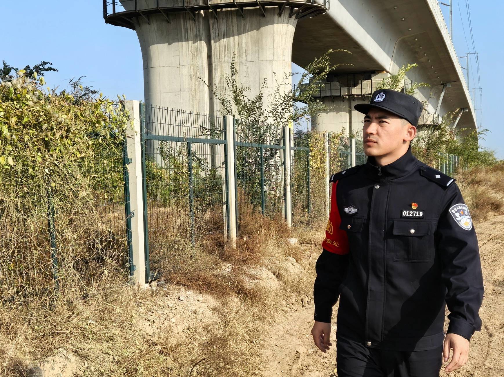棋盘梁下的“小王警官”