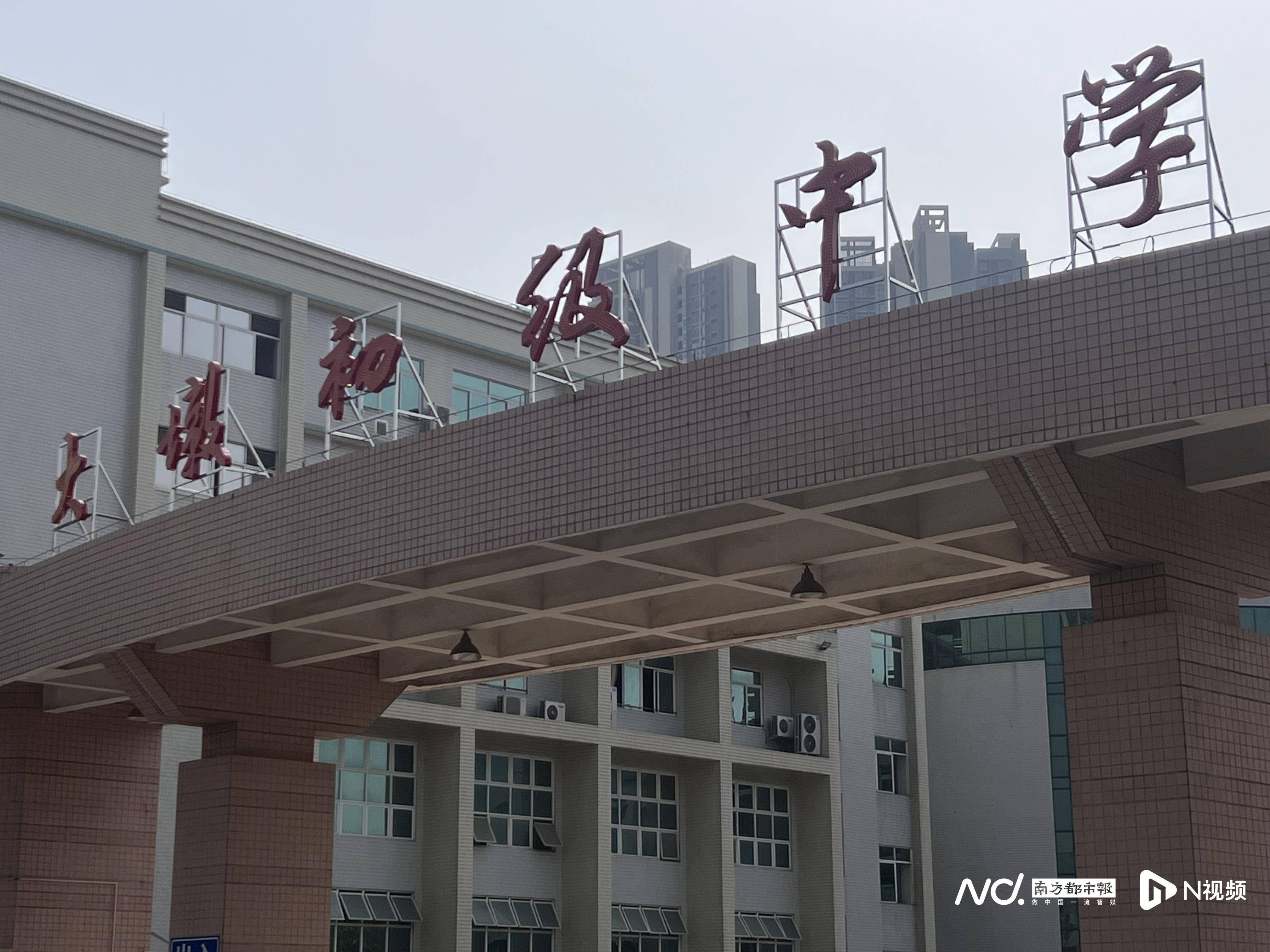 佛山顺德区一中学37㎡宿舍住14人，校方回应