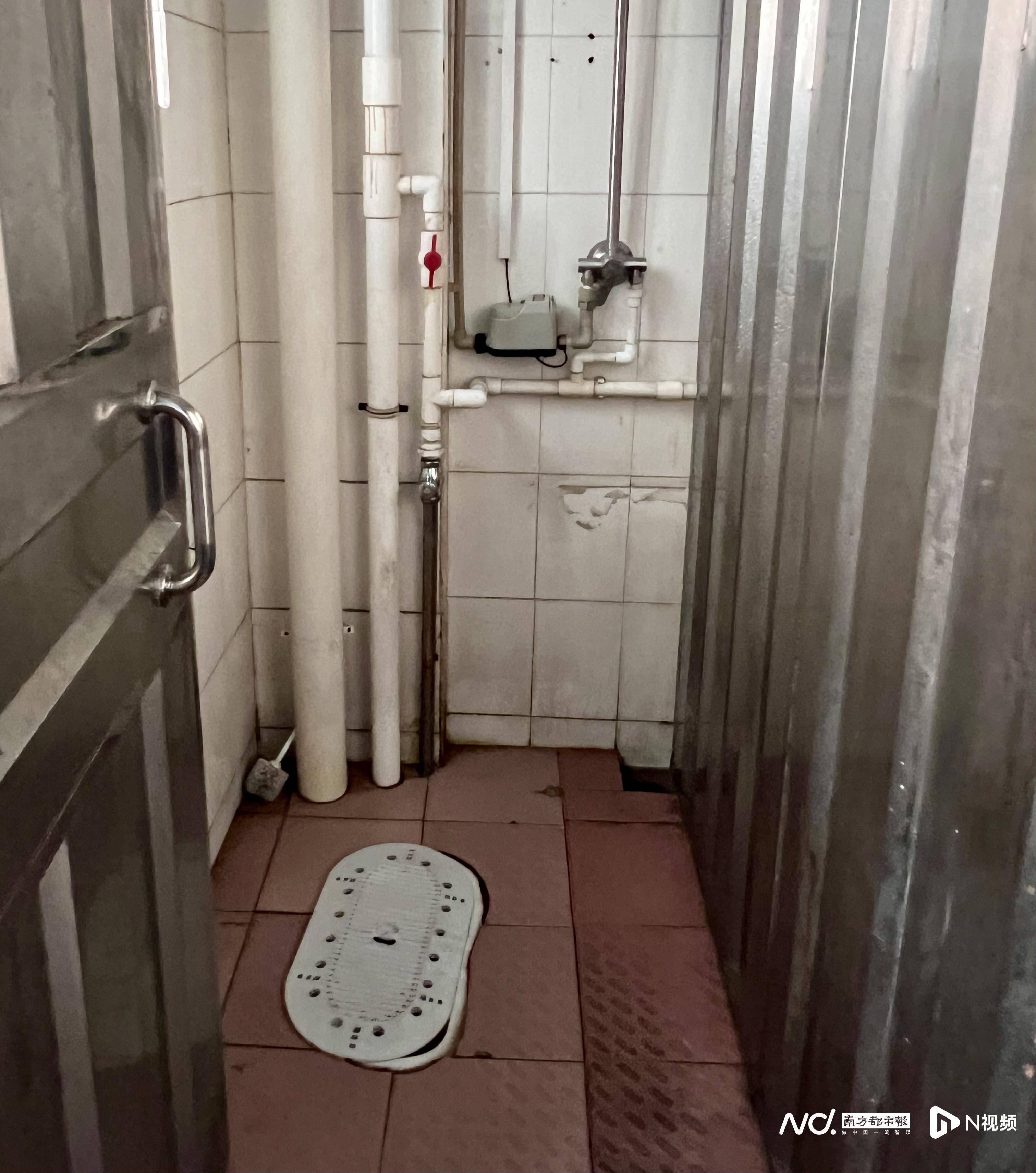 佛山顺德区一中学37㎡宿舍住14人，校方回应