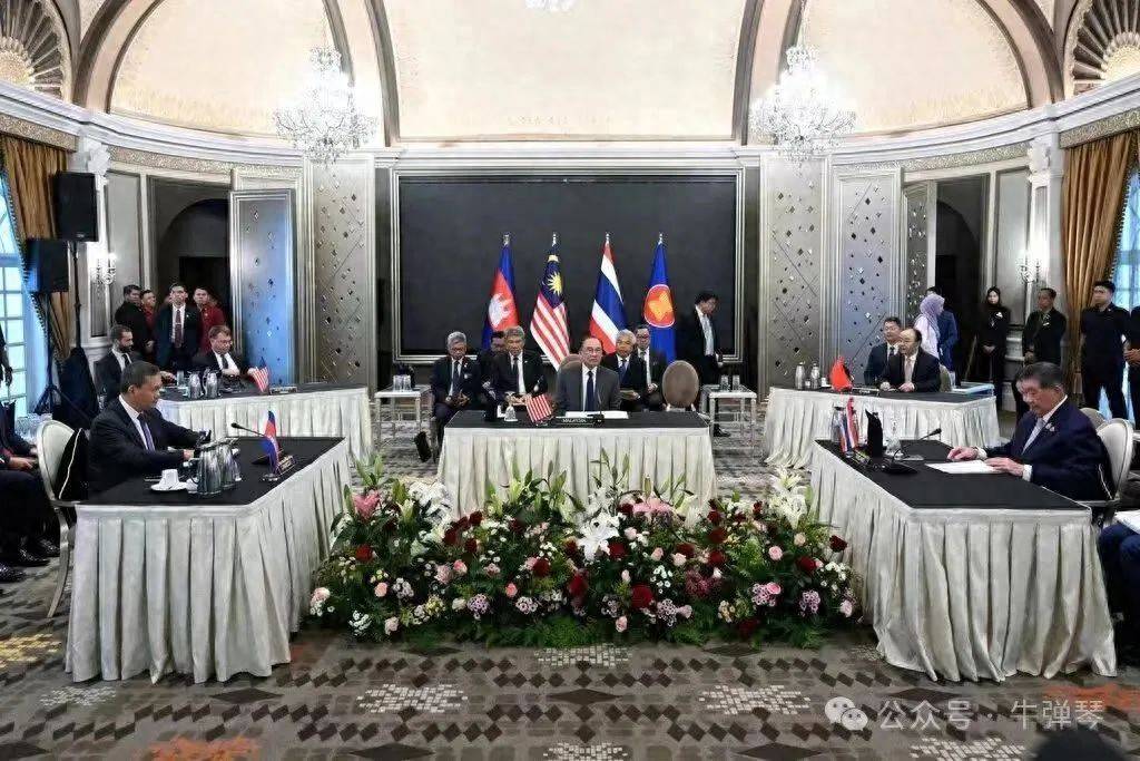 泰柬终于停火，秘密就藏在这张照片里