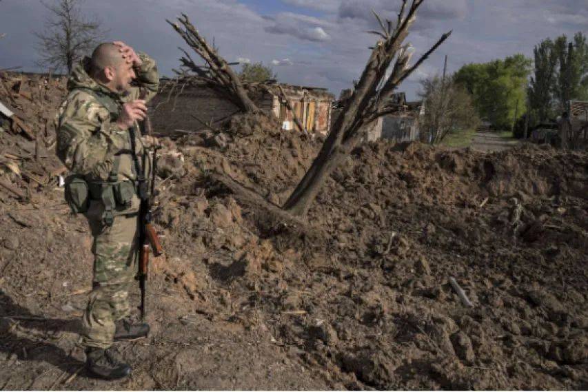 乌克兰一夜突发剧变！乌军副司令被免，20万人军心不稳，“反泽连斯基”抗议浪潮大爆发