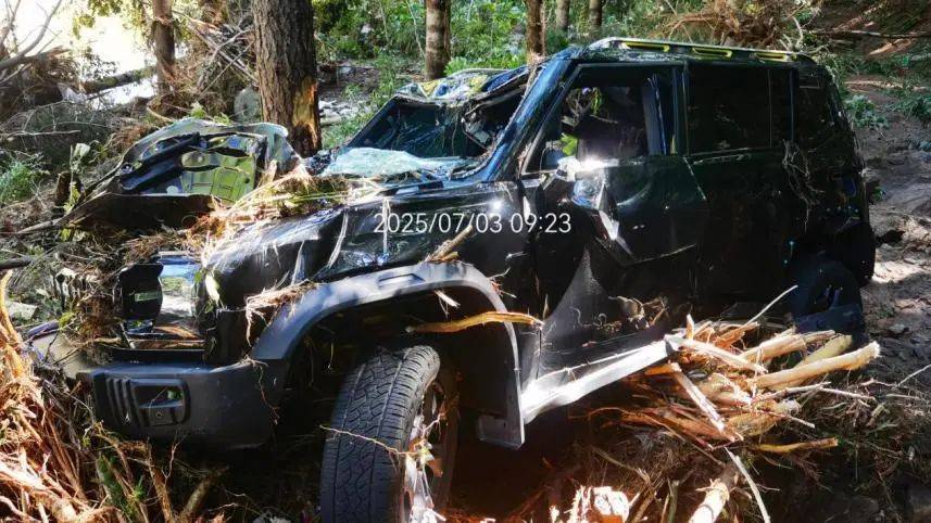 郑州一女子贷款买车不到1年遇洪水致车辆报废,办理赔却被银行索6000元违约金