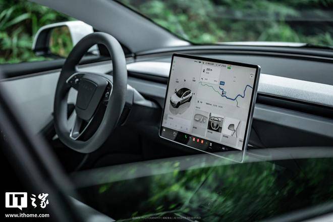 特斯拉FSD下月将迎重大更新，马斯克称罕见路况处理能力大幅提升