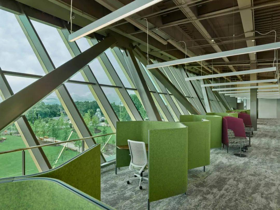 身家千亿美元的沃尔玛小公主：不上班，不生娃，只烧钱