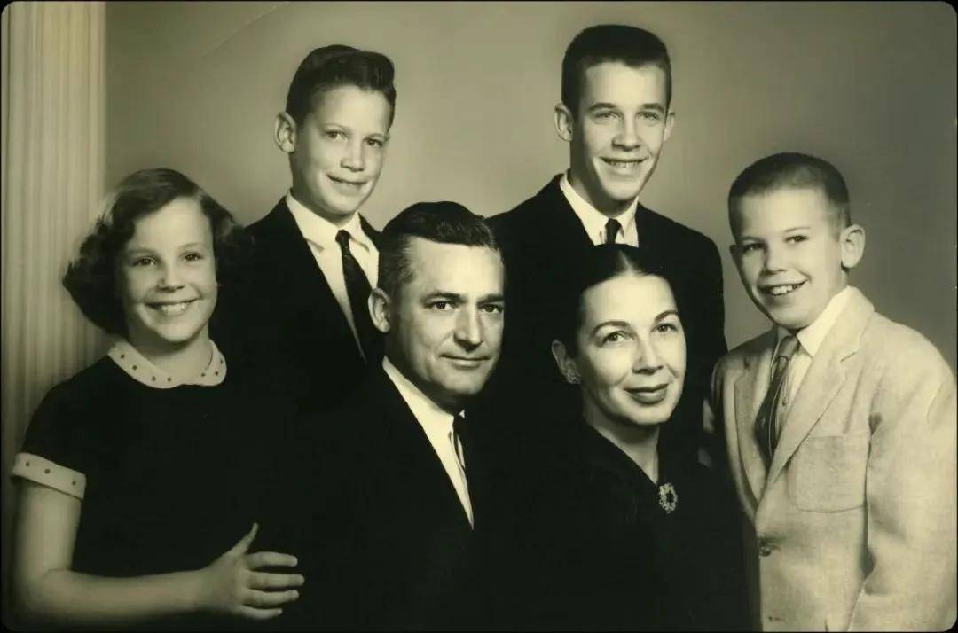 身家千亿美元的沃尔玛小公主：不上班，不生娃，只烧钱