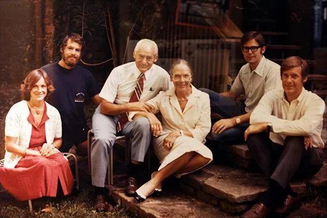 身家千亿美元的沃尔玛小公主：不上班，不生娃，只烧钱