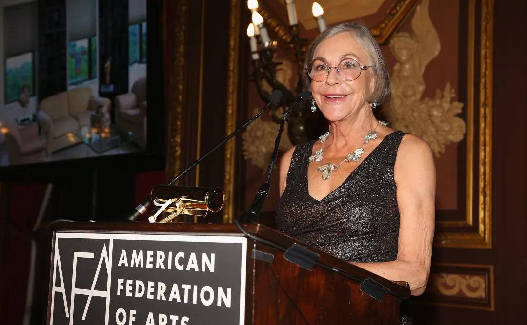 身家千亿美元的沃尔玛小公主：不上班，不生娃，只烧钱