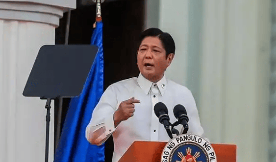 真当中国好惹的！黄岩岛爆发冲突，菲35船三面包围中方，解放军不退一步，美军也来了？