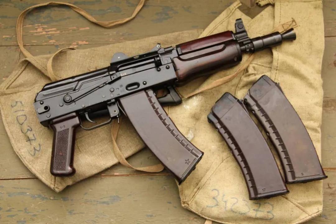 解放军海军装备俄制AKS-74U,为啥不用国产步枪?
