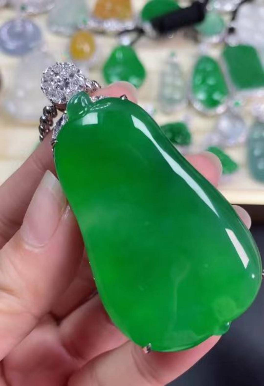 268万翡翠标错价按26.8万卖出 拒发货被判赔50万 商家:公司半年白干了,已上诉