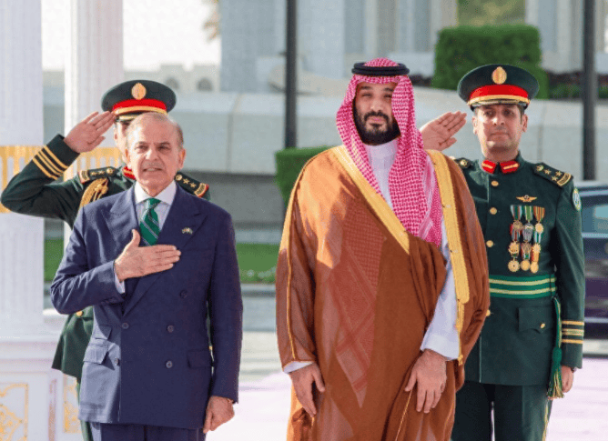 内塔尼亚胡服软了?给中东各国开了个好头,沙特王储这局赌赢了!40 万生命不再悬于一线