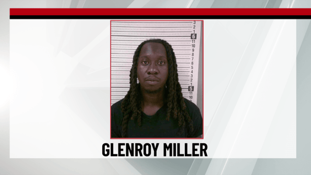 母亲被囚禁，美国一小学生向校车司机递纸条求救