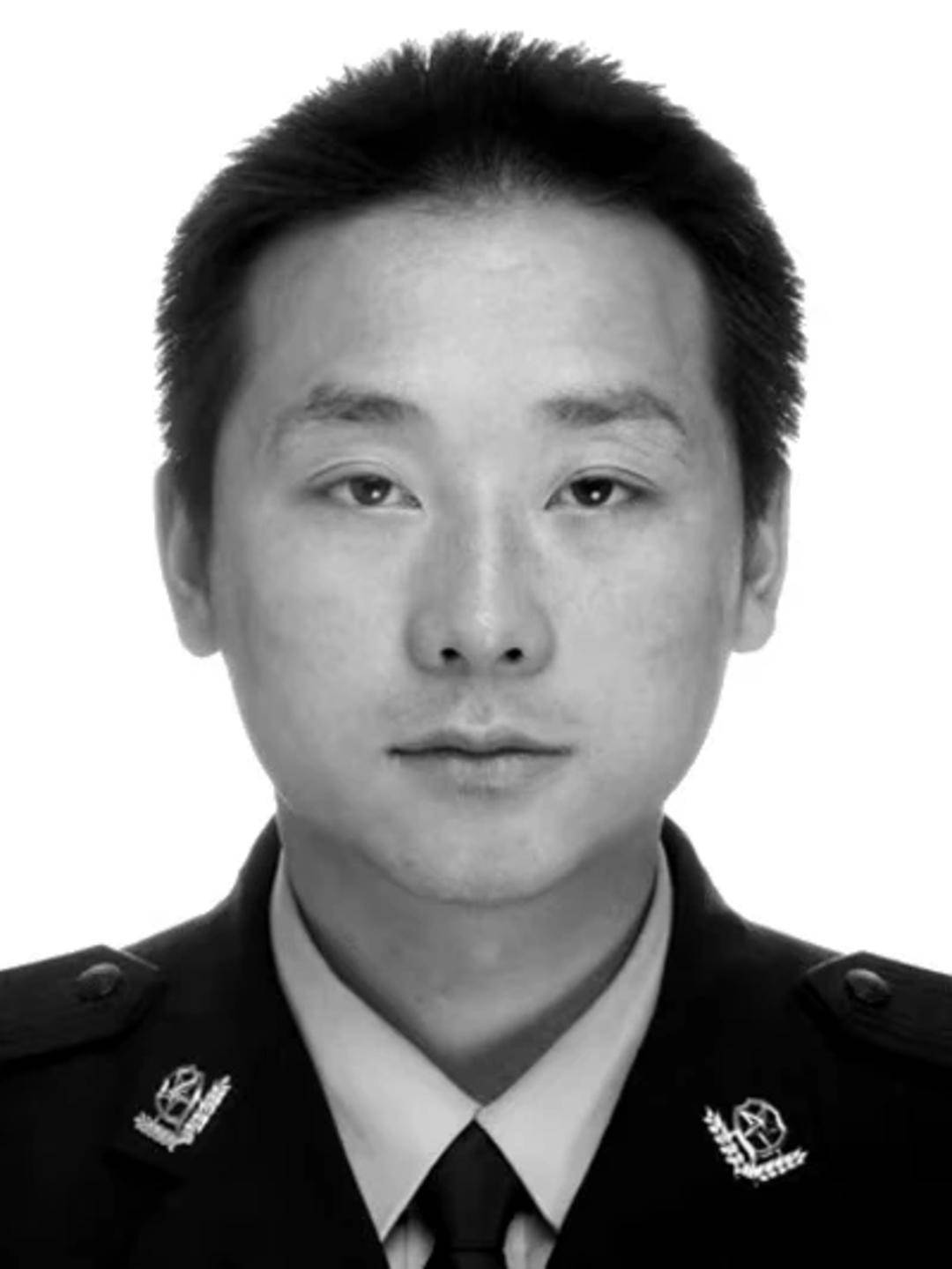 含泪送别！四川屏山县公安局副局长李虎办案途中坠江牺牲：“怕个啥，干就是！”是他的口头禅