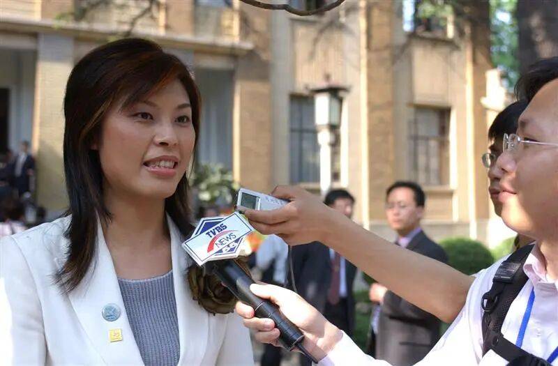 与郑丽文交流,中国人的志气、骨气、底气