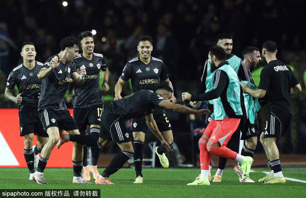 郑智执掌青岛西海岸:从国足队长到新帅的传奇之路