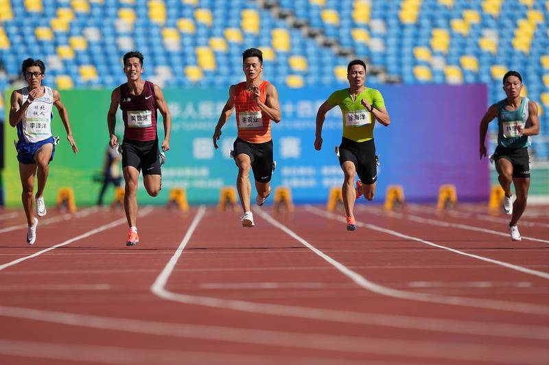 新科百米冠军:半路出家的跑者 做梦都没想到拿金牌